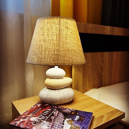 Pod Nachodskym Zamkem Apartment ภายนอก รูปภาพ