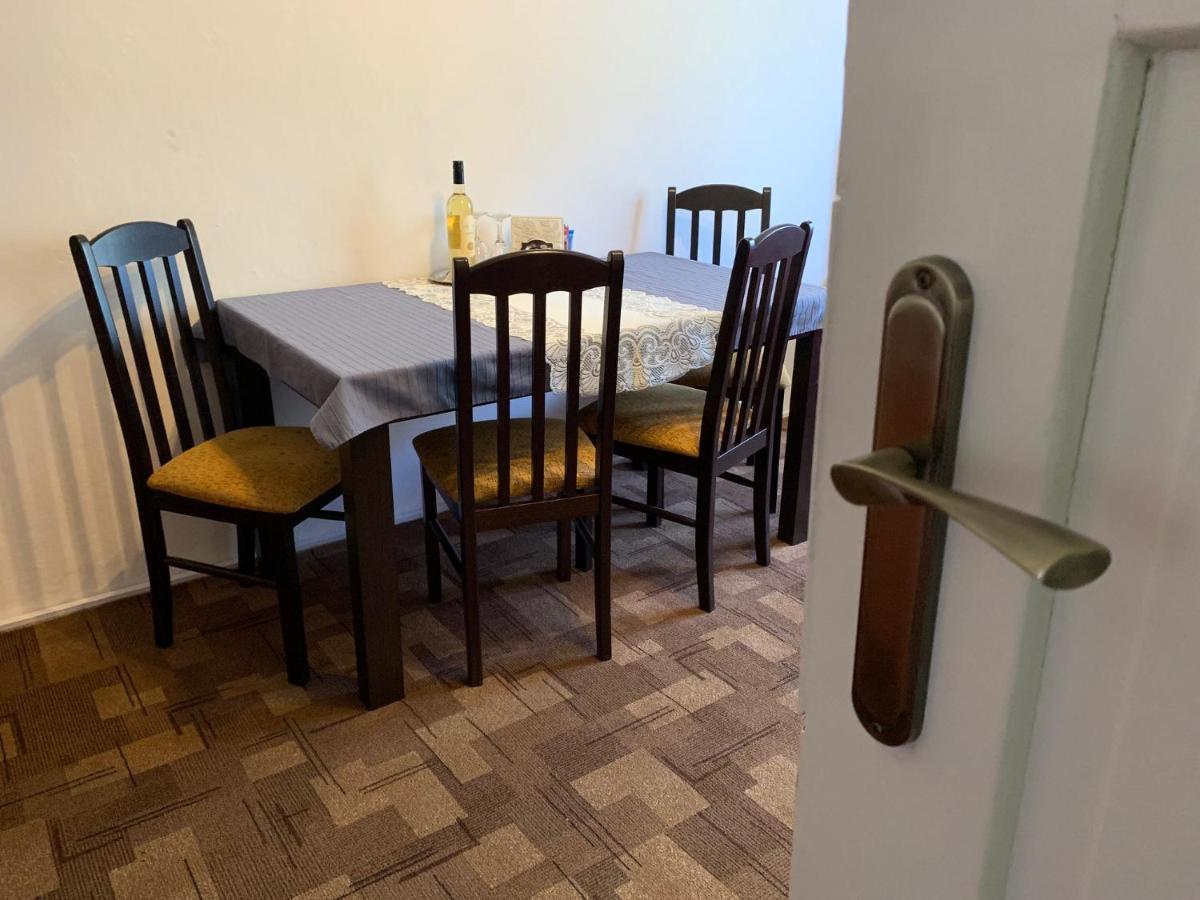 Pod Nachodskym Zamkem Apartment ภายนอก รูปภาพ