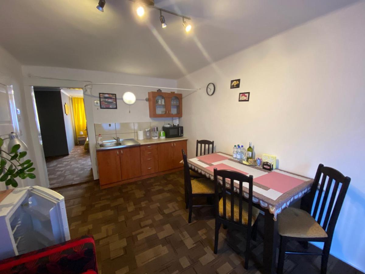 Pod Nachodskym Zamkem Apartment ภายนอก รูปภาพ