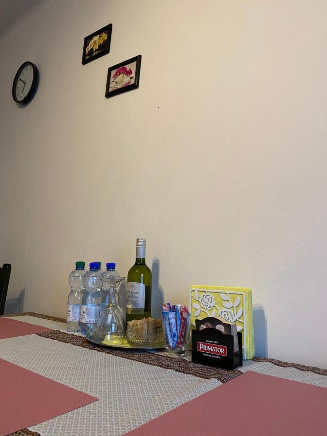 Pod Nachodskym Zamkem Apartment ภายนอก รูปภาพ