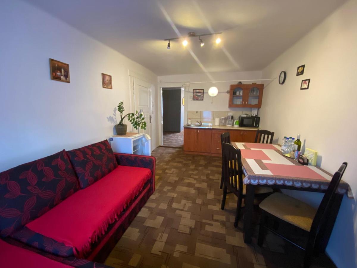 Pod Nachodskym Zamkem Apartment ภายนอก รูปภาพ