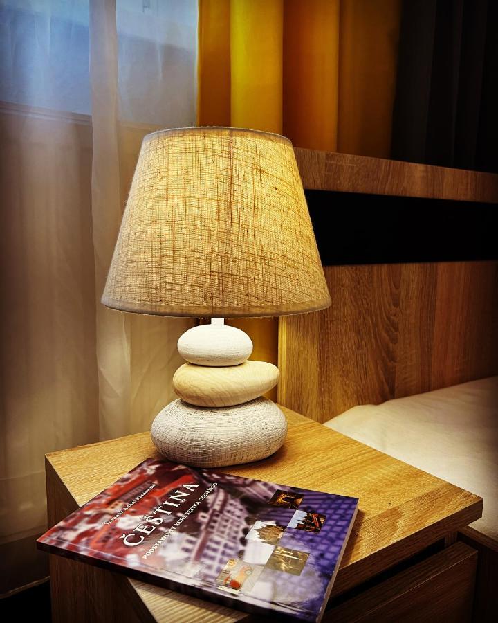 Pod Nachodskym Zamkem Apartment ภายนอก รูปภาพ