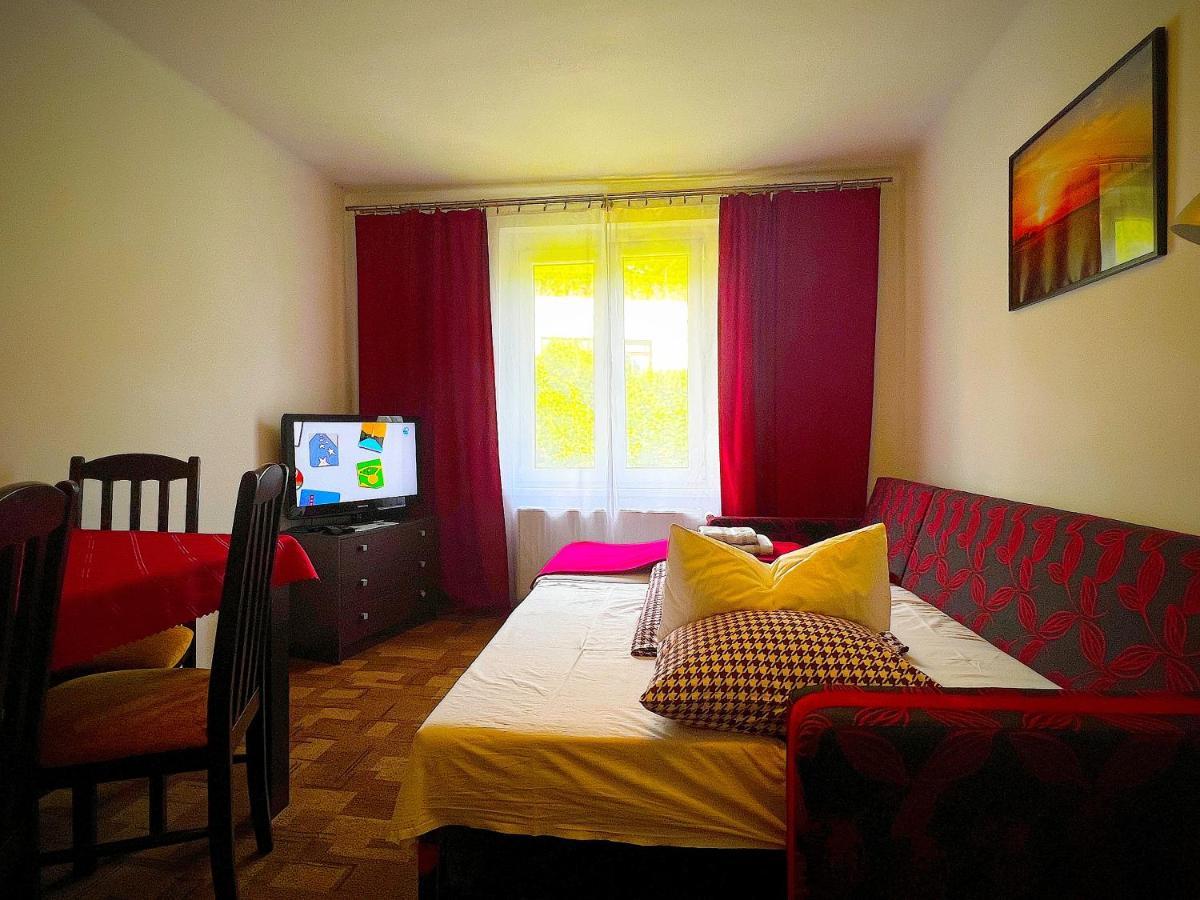Pod Nachodskym Zamkem Apartment ภายนอก รูปภาพ
