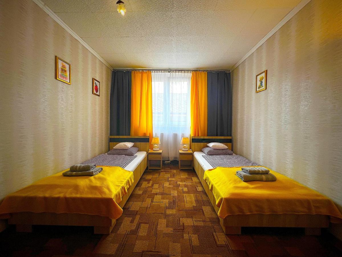 Pod Nachodskym Zamkem Apartment ภายนอก รูปภาพ