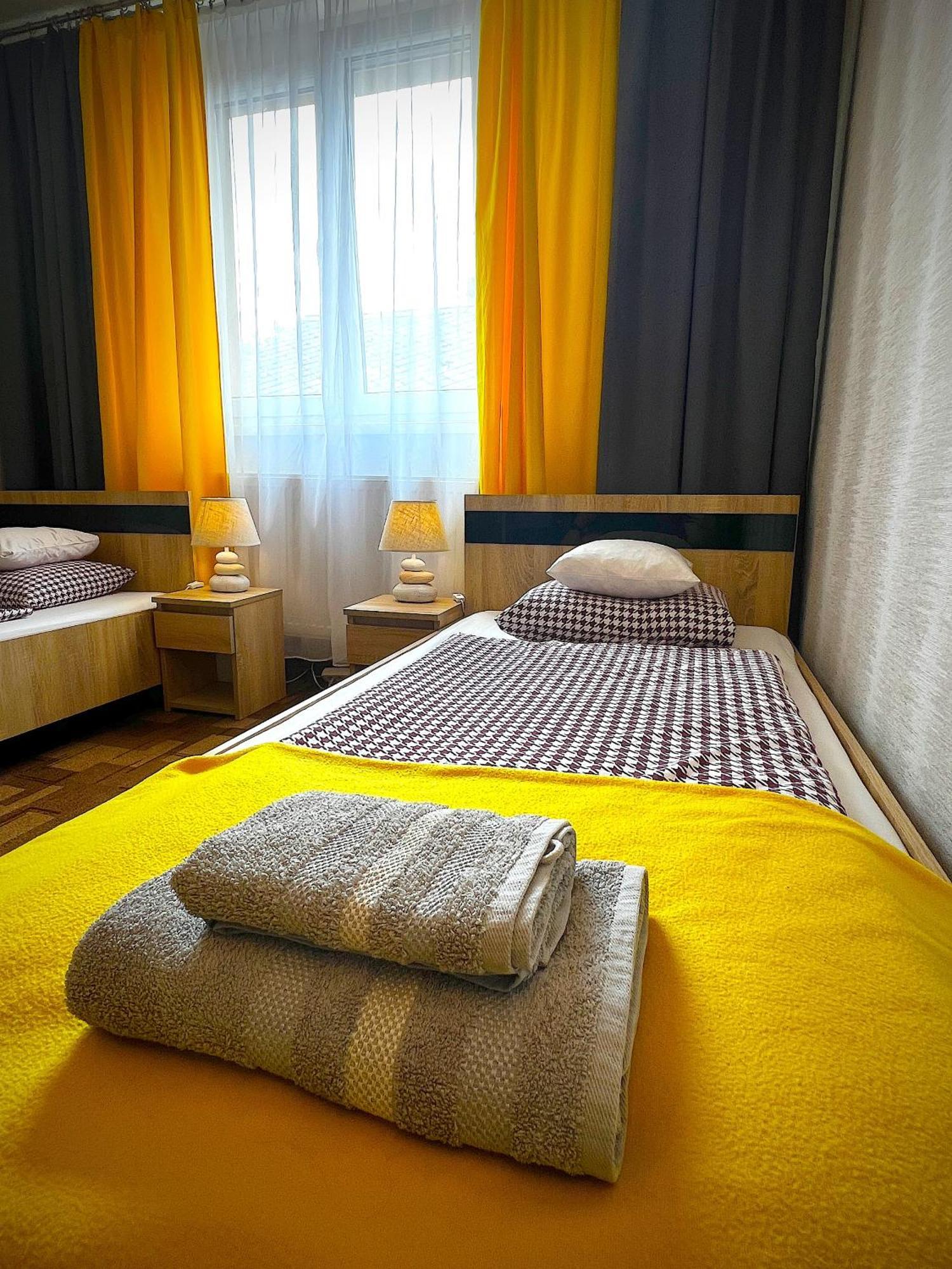 Pod Nachodskym Zamkem Apartment ภายนอก รูปภาพ